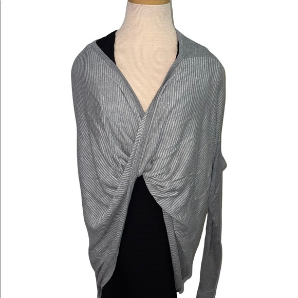 Lululemon Woman Sweater Size 4 - Picture 2 of 5